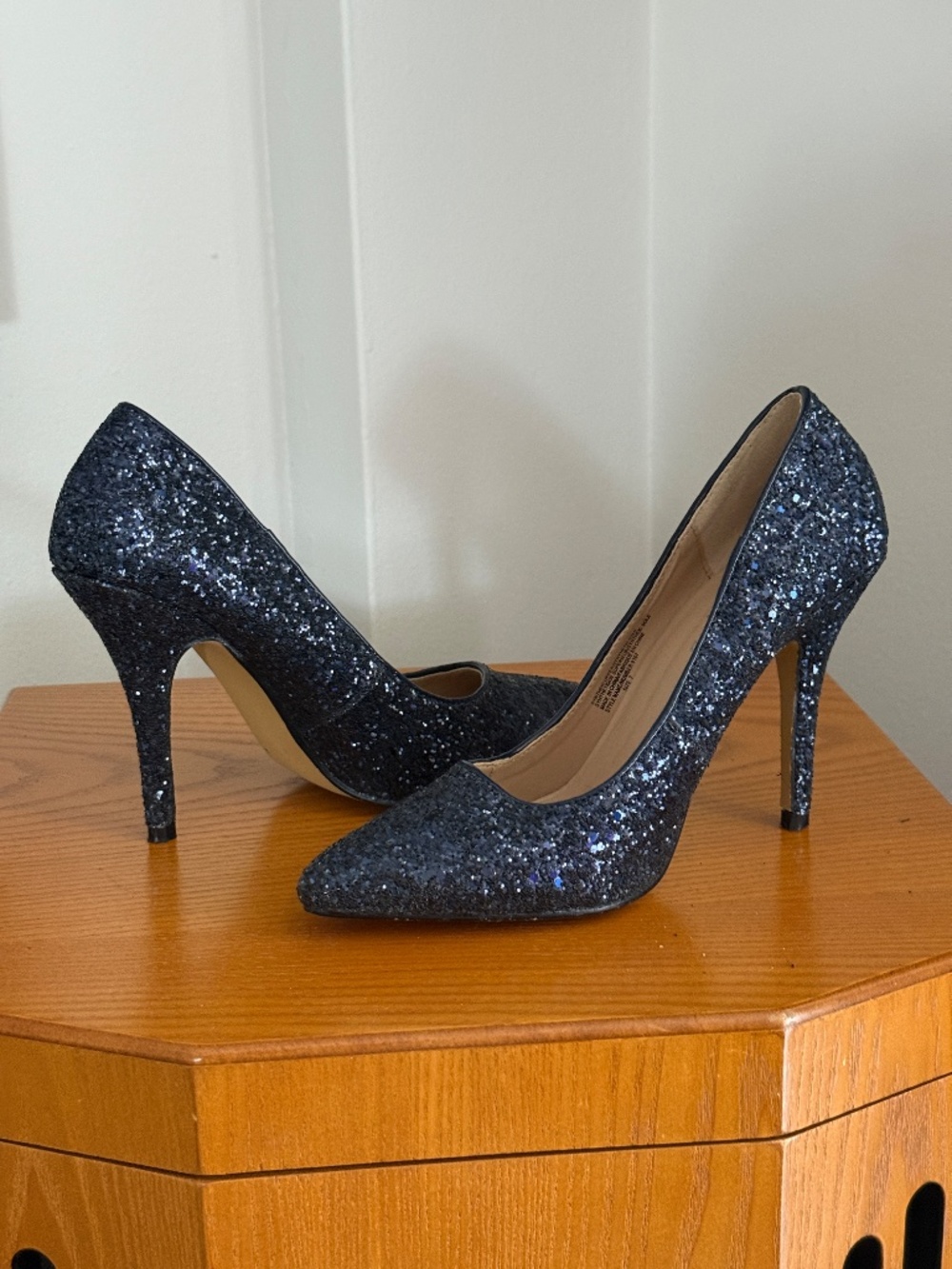 Women’s Shoes Size 7 - Picture 8 of 16